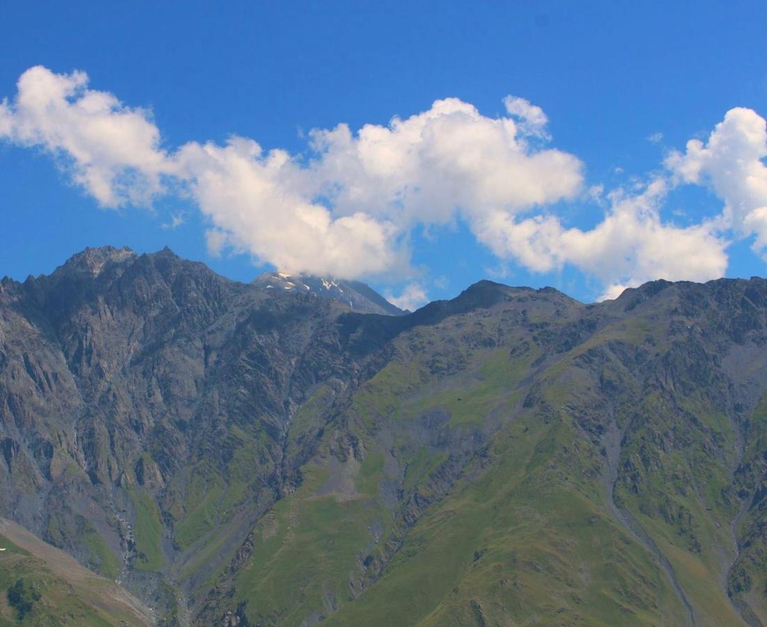 Hotel Axien Kazbegi Exterior foto
