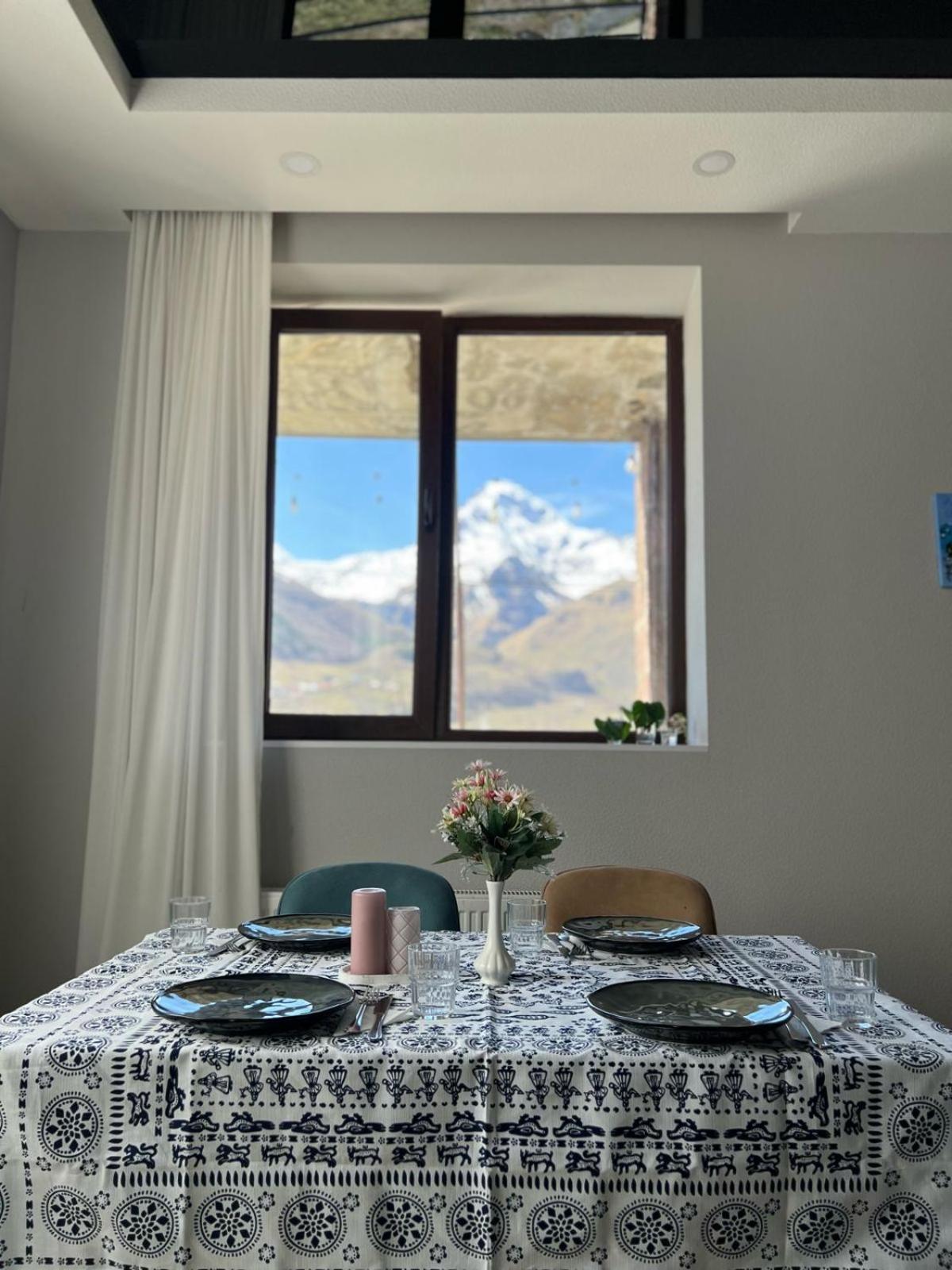 Hotel Axien Kazbegi Exterior foto