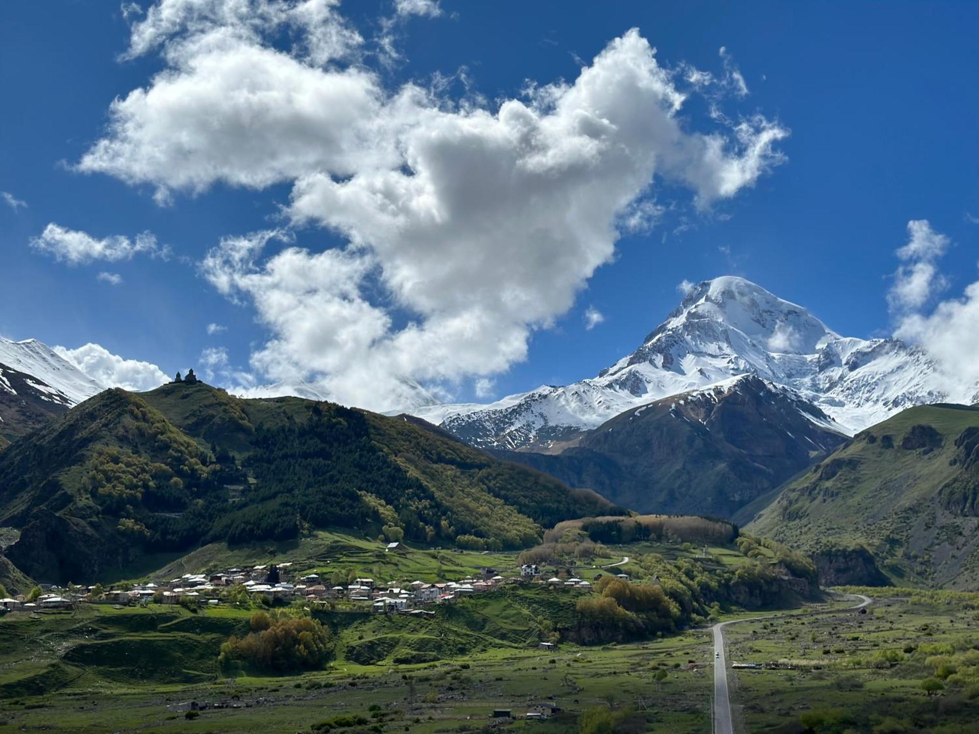Hotel Axien Kazbegi Exterior foto