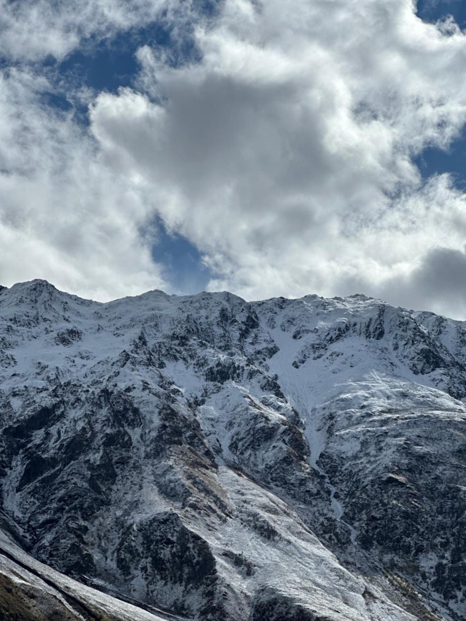 Hotel Axien Kazbegi Exterior foto